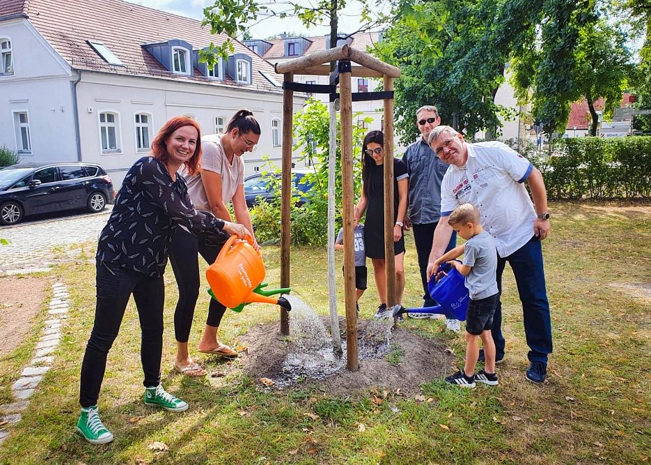 Gießpate Gemeinschaft Werneuchen und Ergotherapie Lau Gießpate Gemeinschaft Werneuchen und Ergotherapie Lau © Diana Schumm