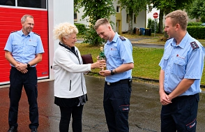 Leichtbauhalle für die Freiwillige Feuerwehr offiziell übergeben